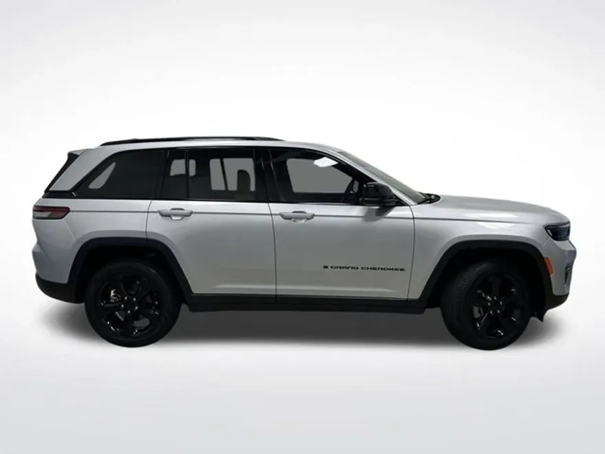 2024 Jeep Grand Cherokee Limited photo 1