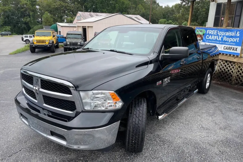 2019 Ram 1500 Classic SLT photo 1