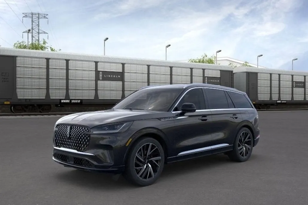 2025 Lincoln Aviator Black Label photo 1
