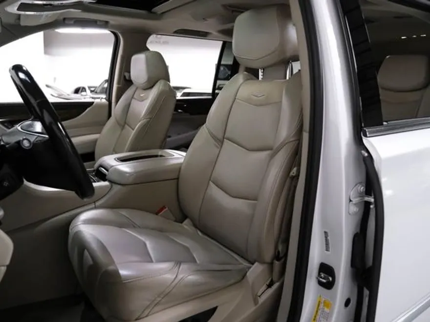 2019 Cadillac Escalade ESV Luxury photo 4