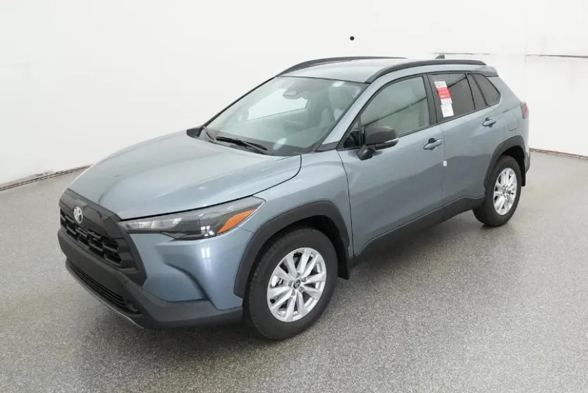 2026 Toyota Corolla Cross LE photo 1