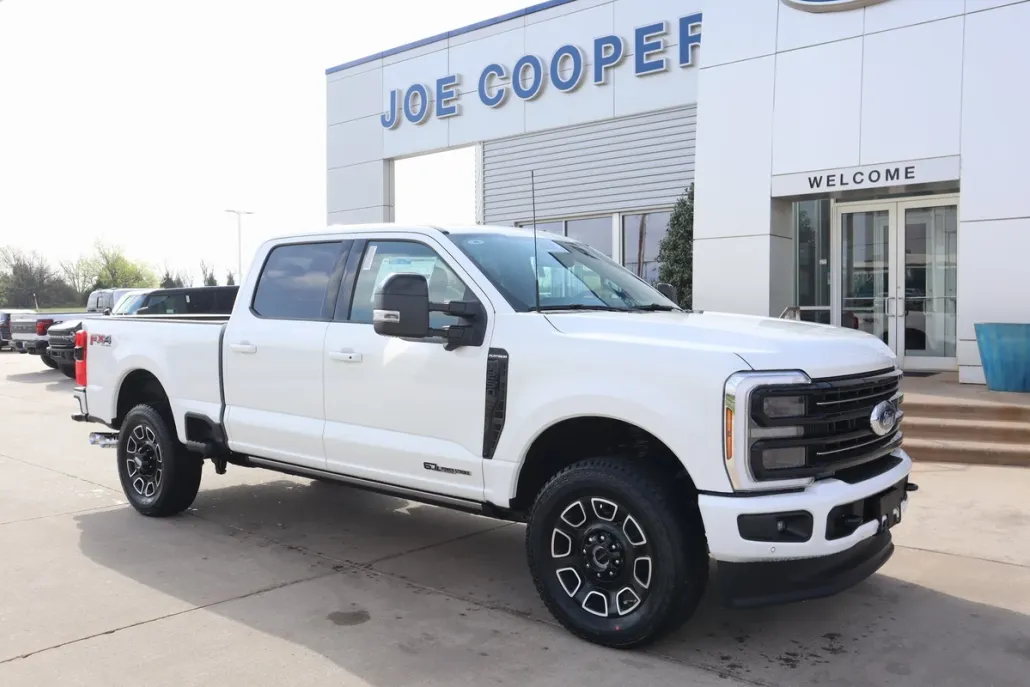 2025 Ford F-250 Platinum photo 1