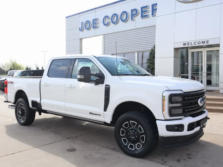 2025 Ford F-250 Platinum photo 1
