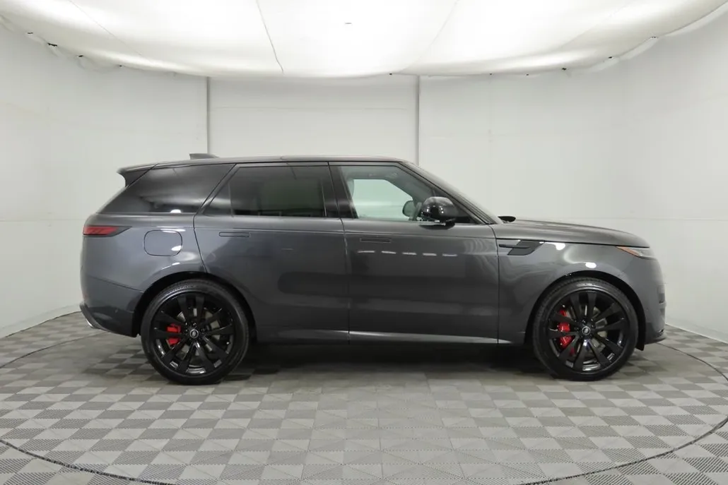 2025 Land Rover Range Rover Sport SE photo 1