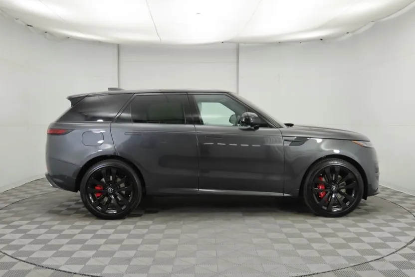 2025 Land Rover Range Rover Sport SE photo 1
