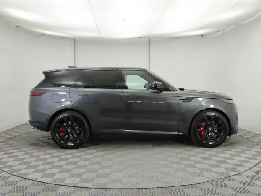 2025 Land Rover Range Rover Sport SE photo 1
