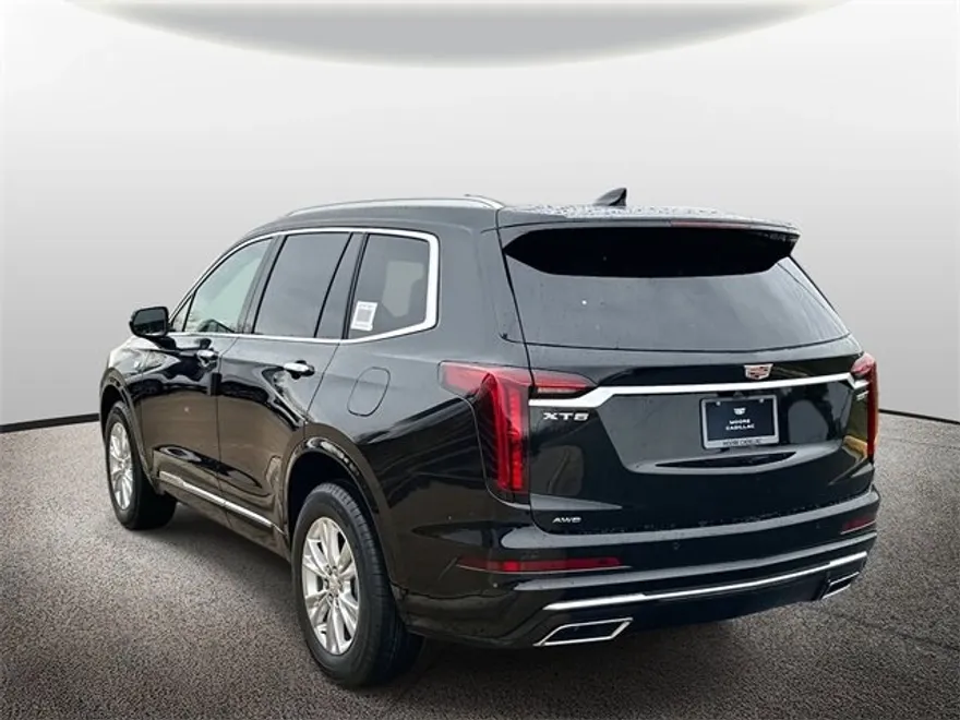 2025 Cadillac XT6 Luxury photo 4