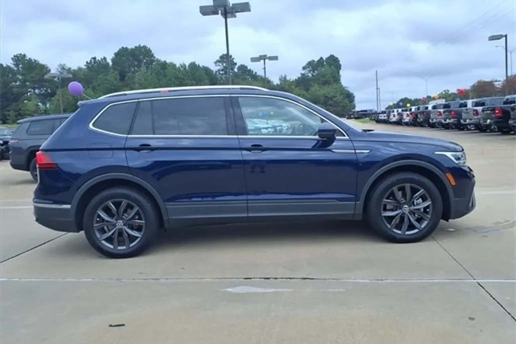 2022 Volkswagen Tiguan SE photo 1