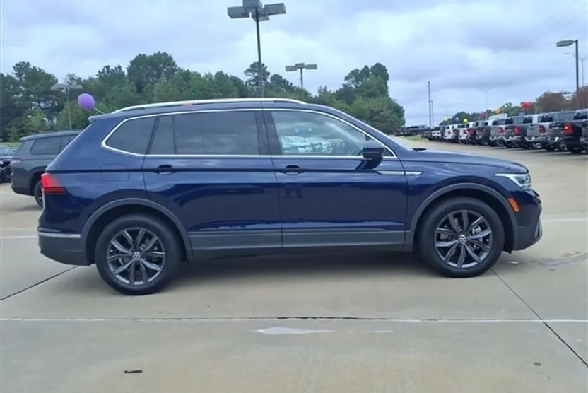 2022 Volkswagen Tiguan SE photo 1