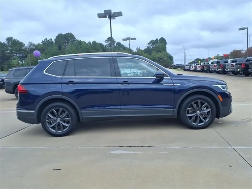 2022 Volkswagen Tiguan SE photo 1