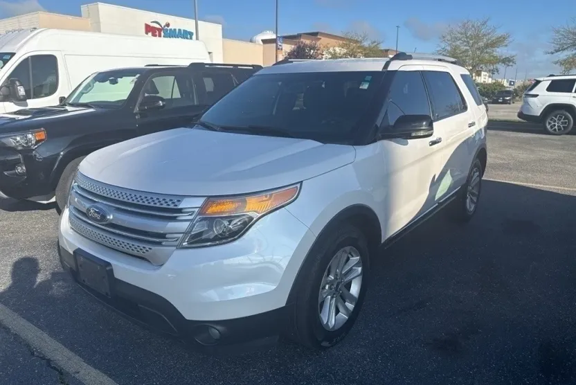 2011 Ford Explorer XLT photo 1