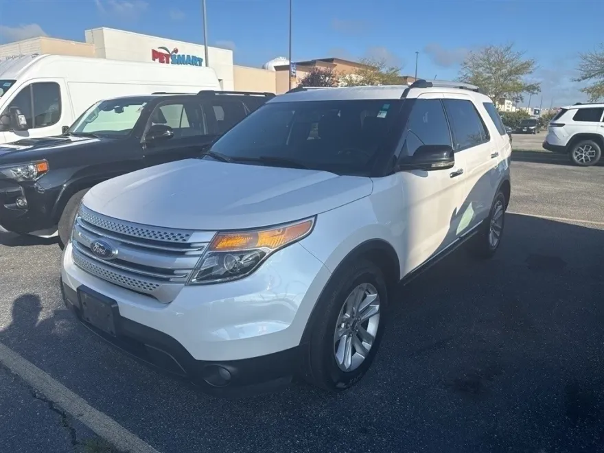 2011 Ford Explorer XLT photo 1