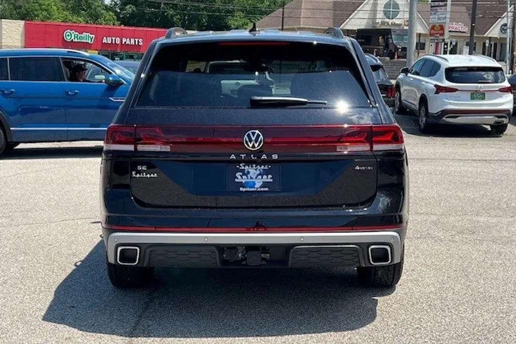 2025 Volkswagen Atlas Peak Edition SE photo 1