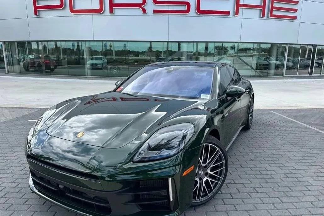 2025 Porsche Panamera 4 E-Hybrid photo 1