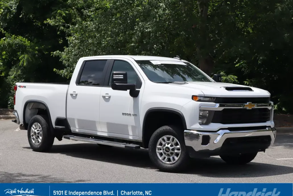 2024 Chevrolet Silverado 2500HD LT photo 1