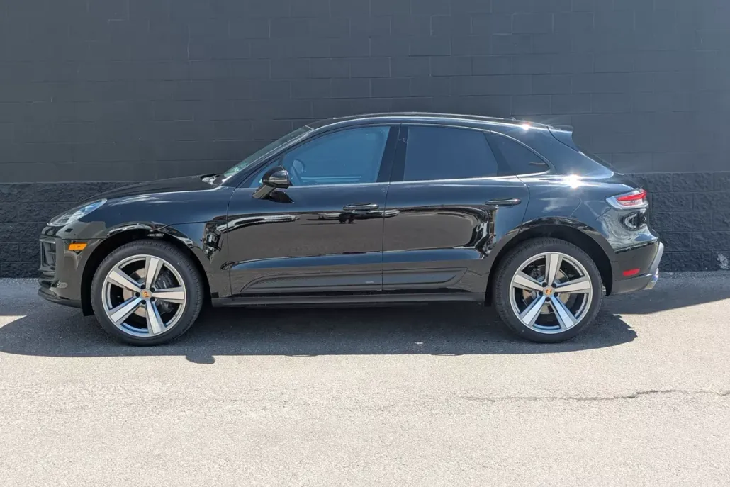 2025 Porsche Macan T photo 1