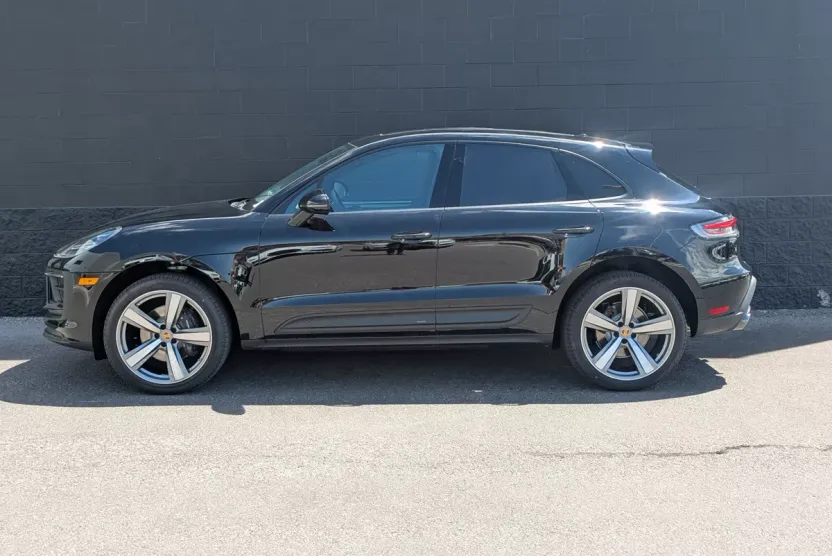 2025 Porsche Macan T photo 1