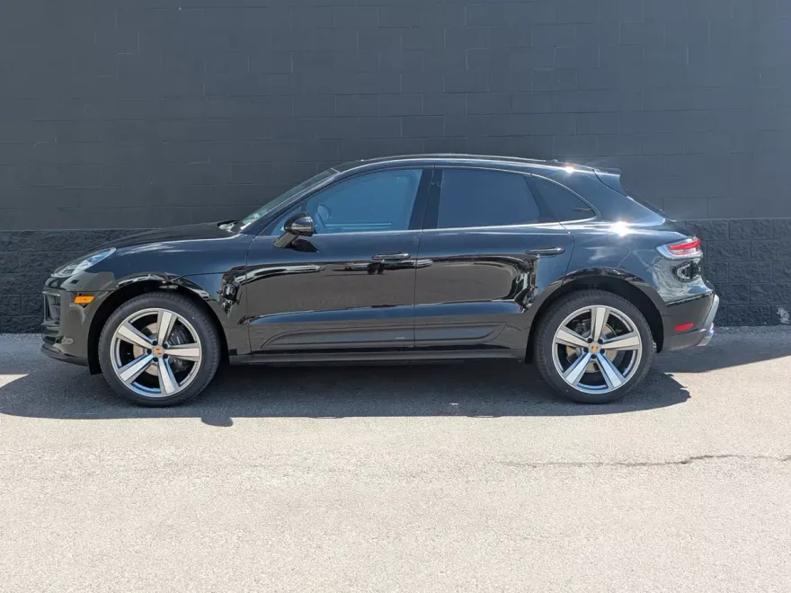 2025 Porsche Macan T photo 1