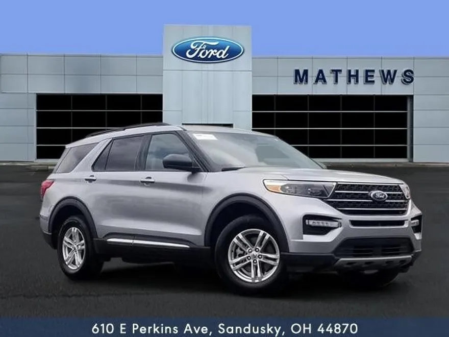 2023 Ford Explorer XLT photo 1