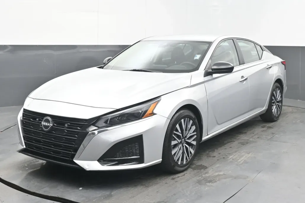 2024 Nissan Altima 2.5 SV photo 1