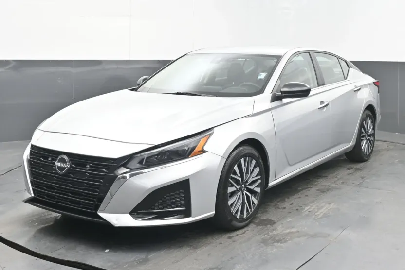 2024 Nissan Altima 2.5 SV photo 1