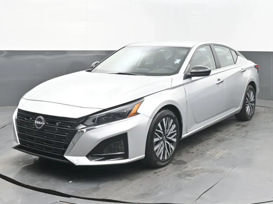 2024 Nissan Altima 2.5 SV photo 1