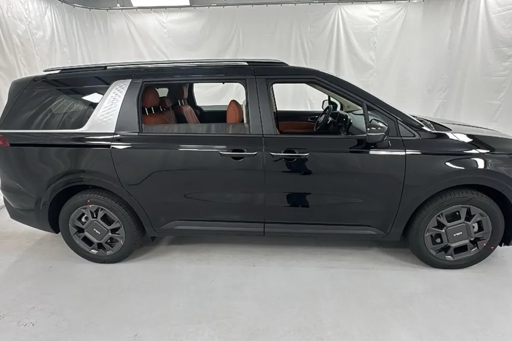 2026 Kia Carnival EX photo 1