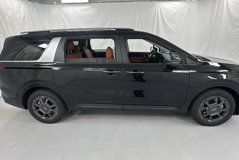 2026 Kia Carnival EX photo 1