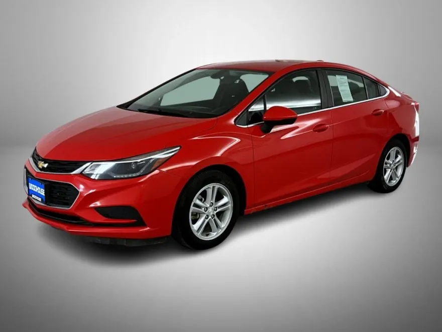 2016 Chevrolet Cruze LT photo 1