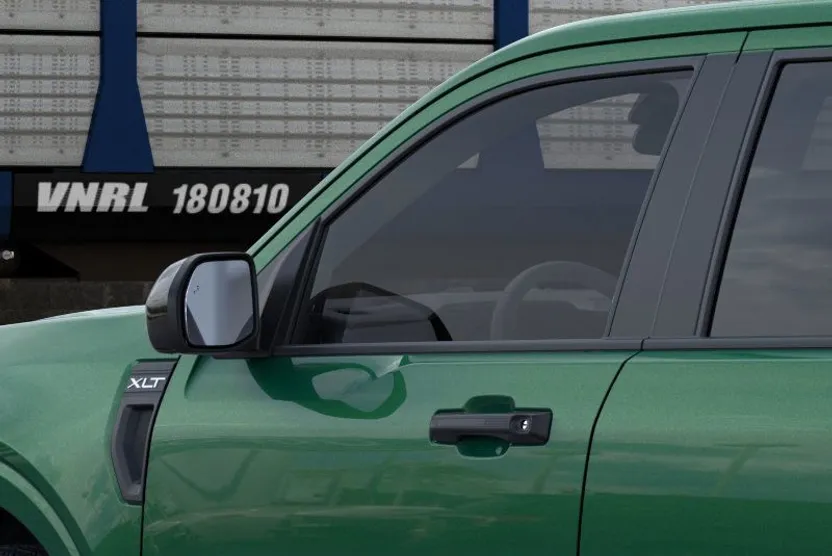2025 Ford Maverick XLT photo 1