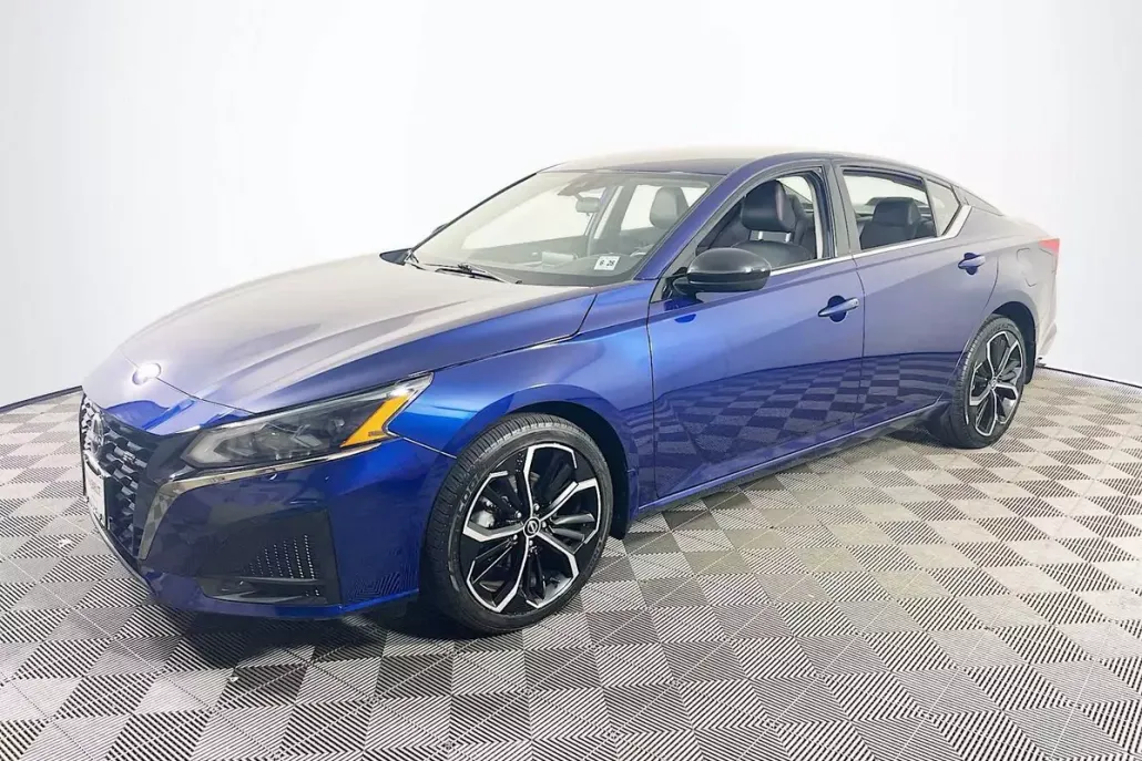2023 Nissan Altima 2.5 SR photo 1