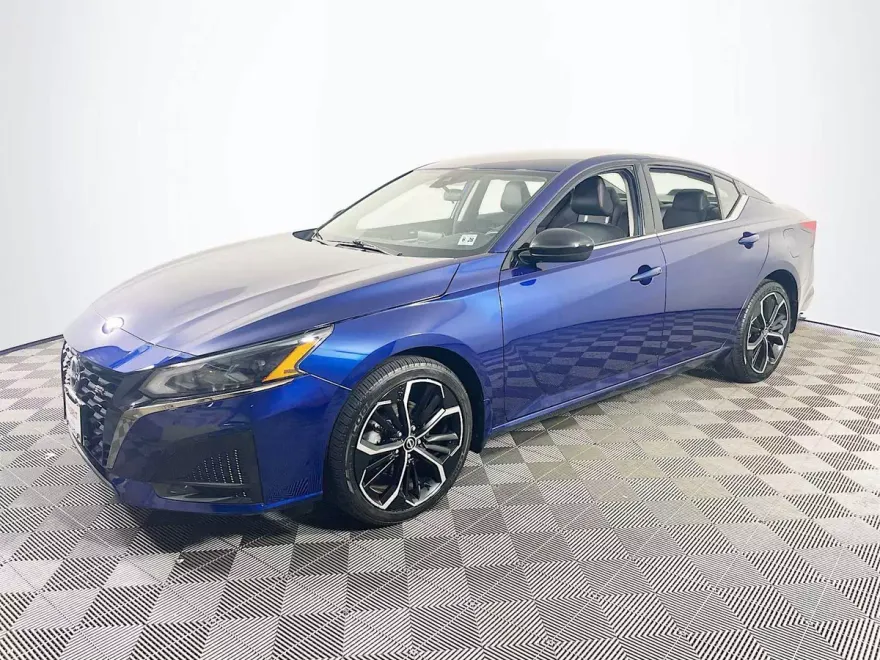 2023 Nissan Altima 2.5 SR photo 1