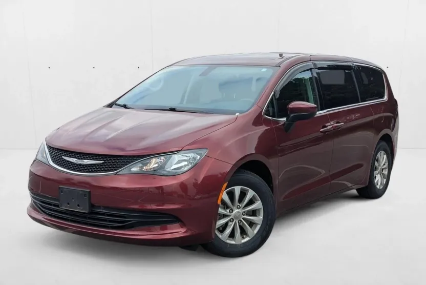 2017 Chrysler Pacifica Touring photo 1