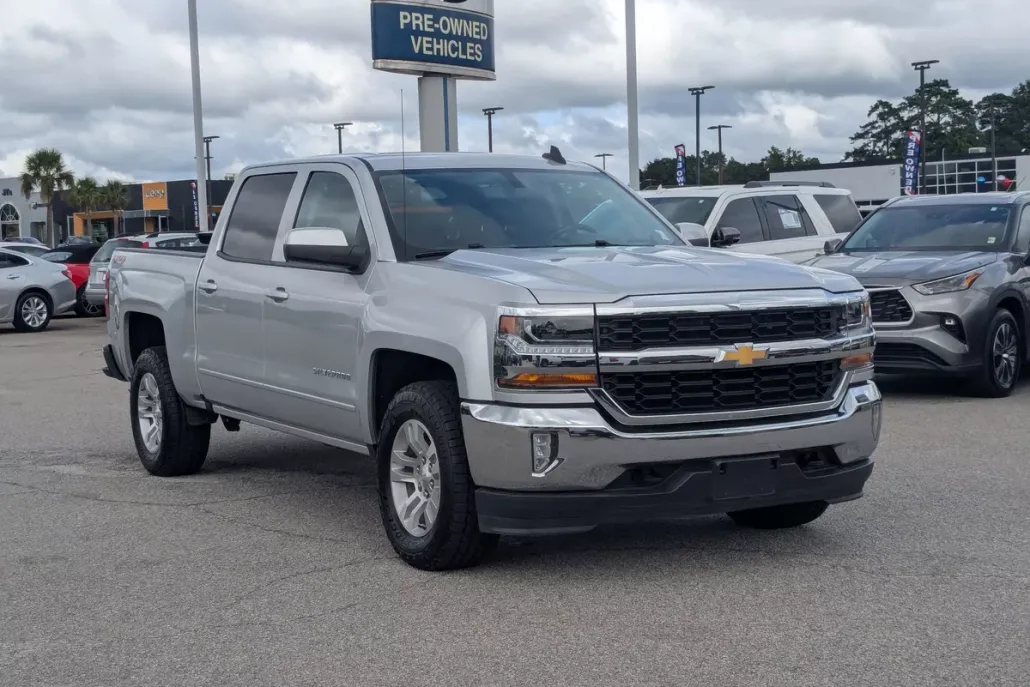 2018 Chevrolet Silverado 1500 LT photo 1