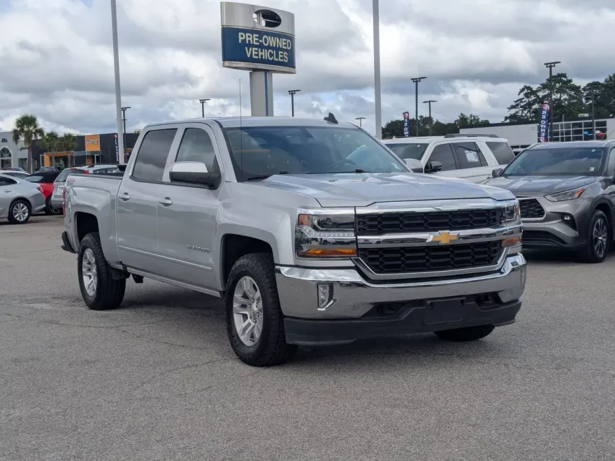 2018 Chevrolet Silverado 1500 LT photo 1