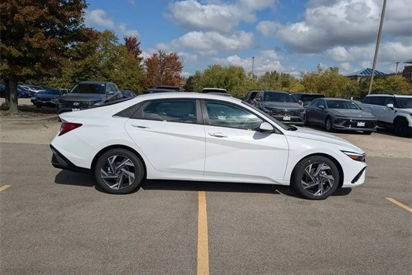 2025 Hyundai Elantra SEL Convenience photo 1