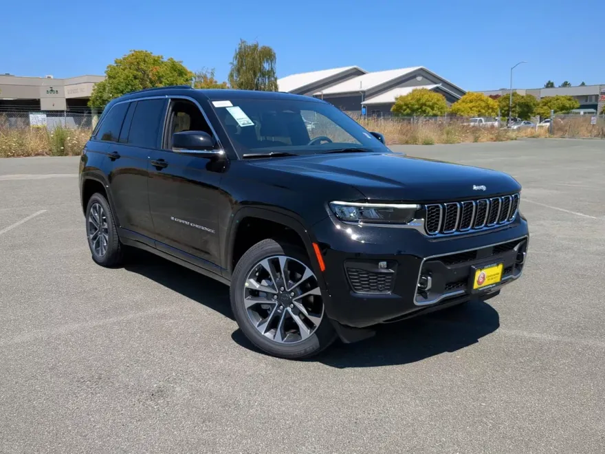 2025 Jeep Grand Cherokee Overland photo 1
