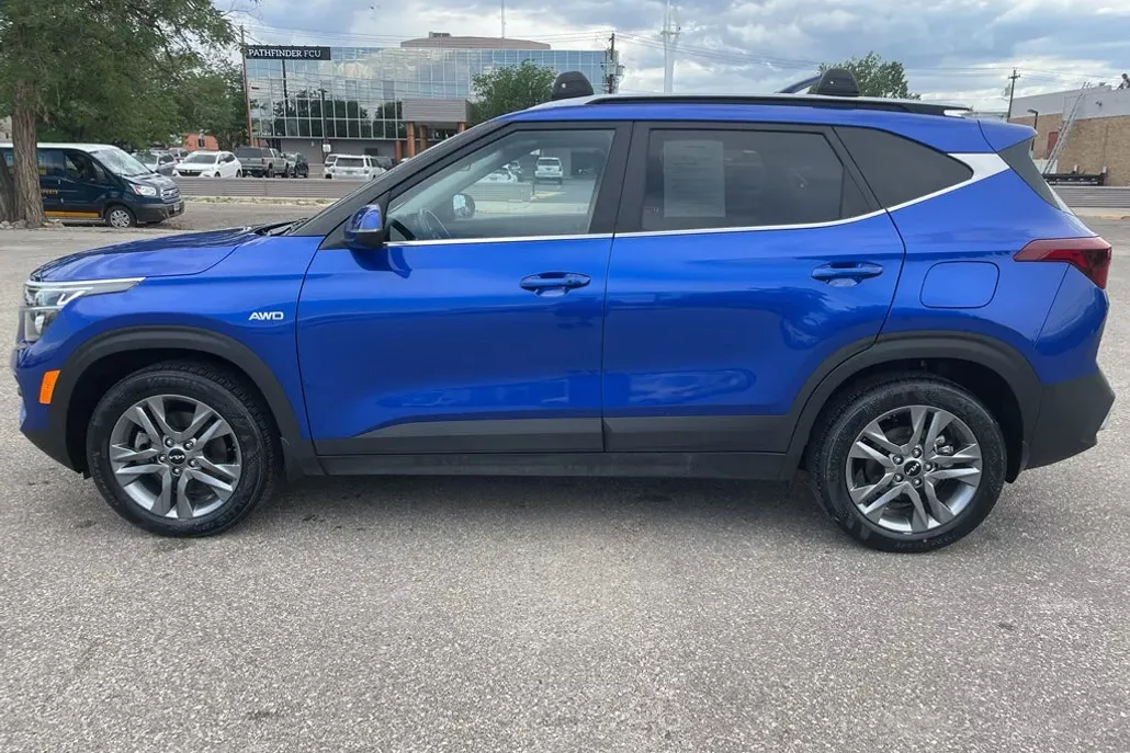 2023 Kia Seltos S photo 1