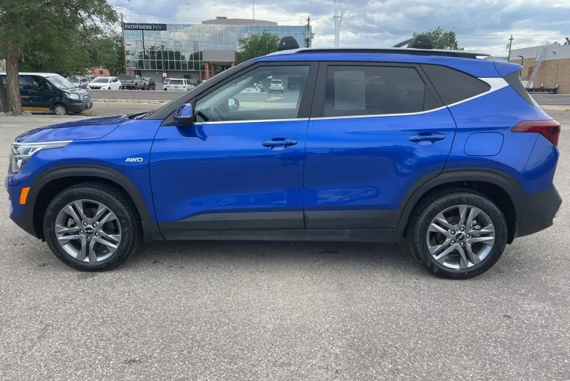 2023 Kia Seltos S photo 1