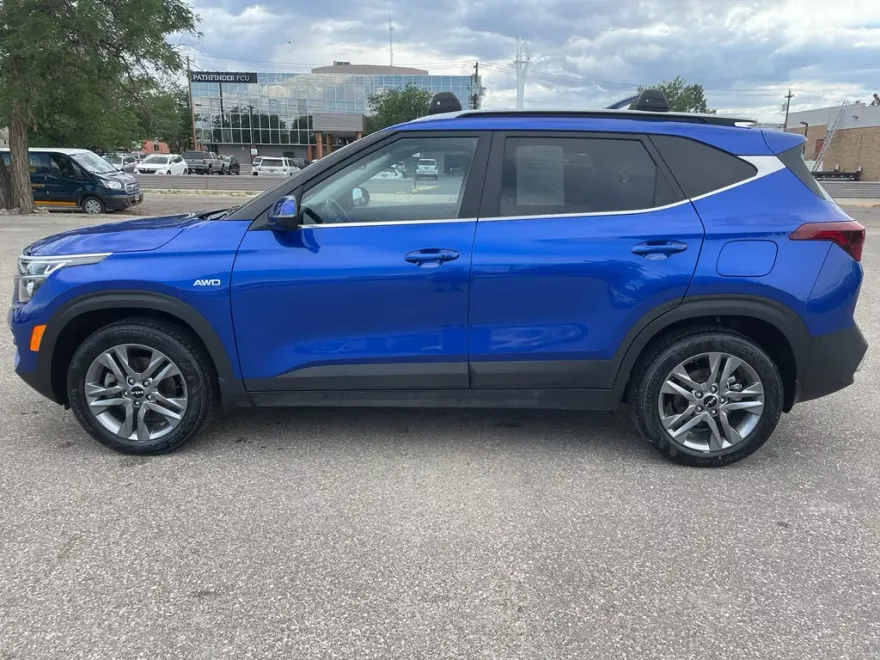 2023 Kia Seltos S photo 1