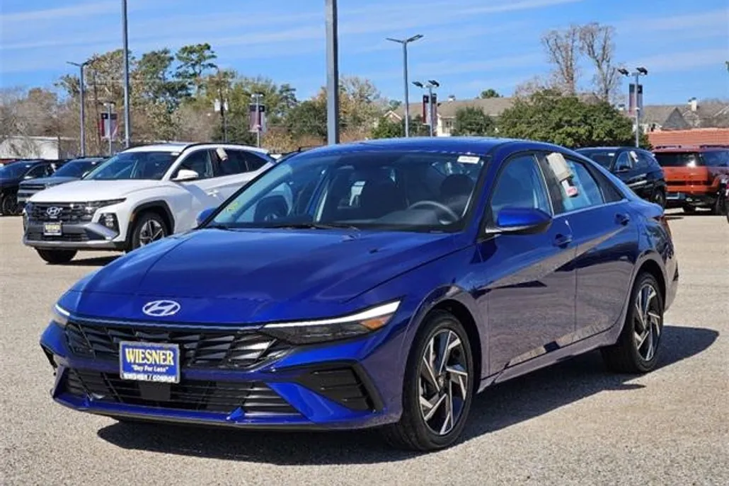2025 Hyundai Elantra SEL Convenience photo 1