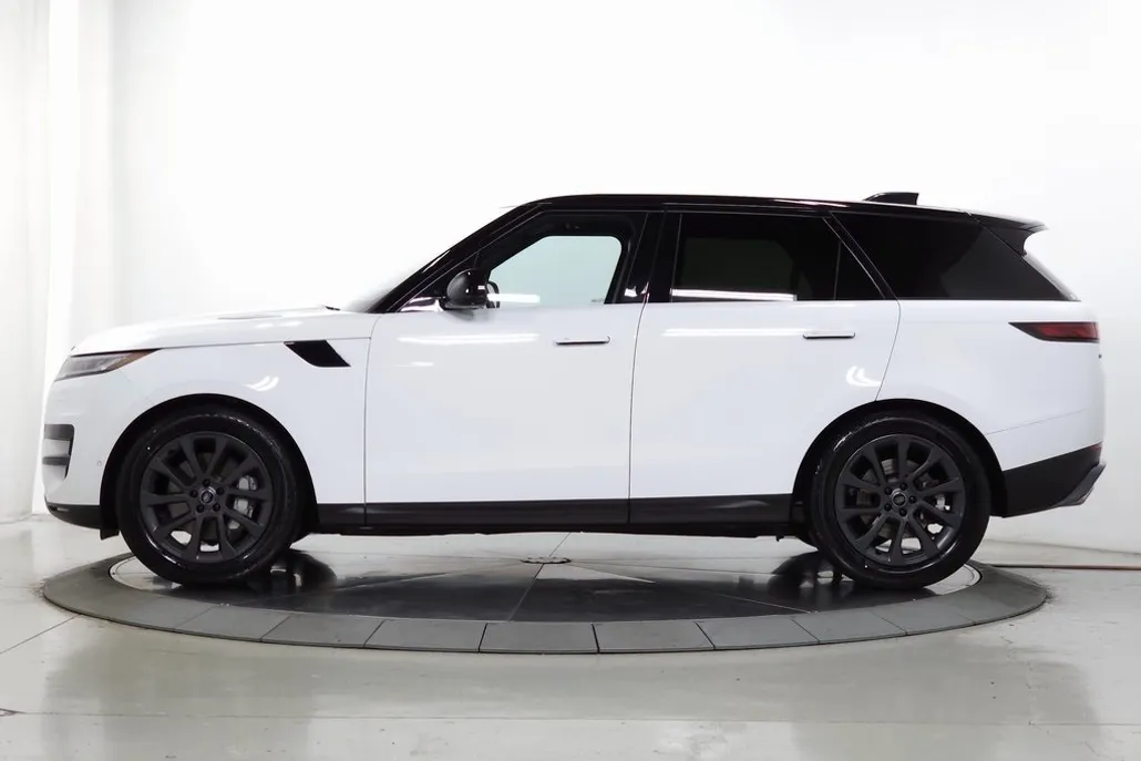 2023 Land Rover Range Rover Sport SE photo 1