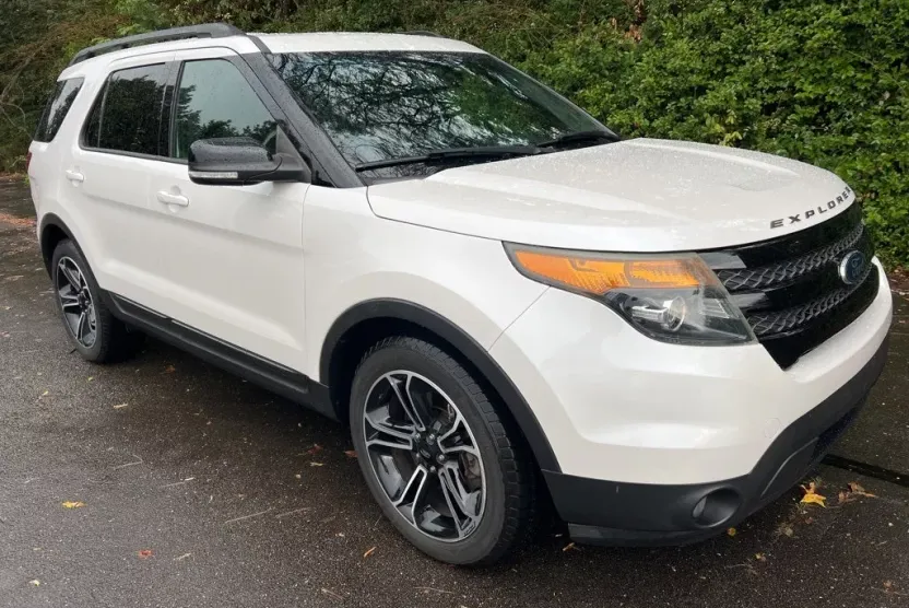 2015 Ford Explorer Sport photo 1