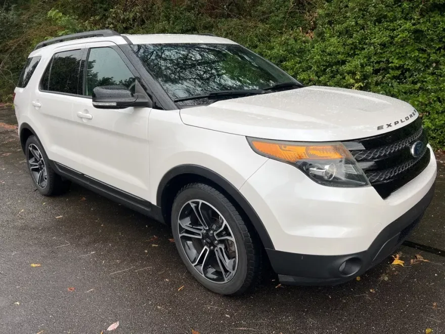 2015 Ford Explorer Sport photo 1