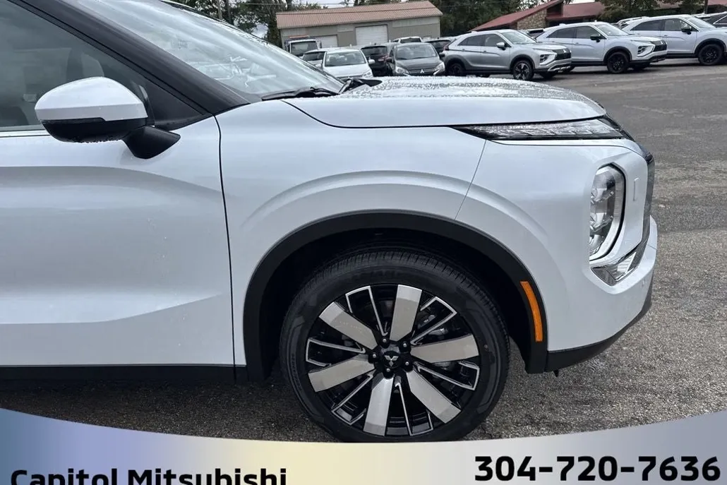 2025 Mitsubishi Outlander SE Ralliart photo 1