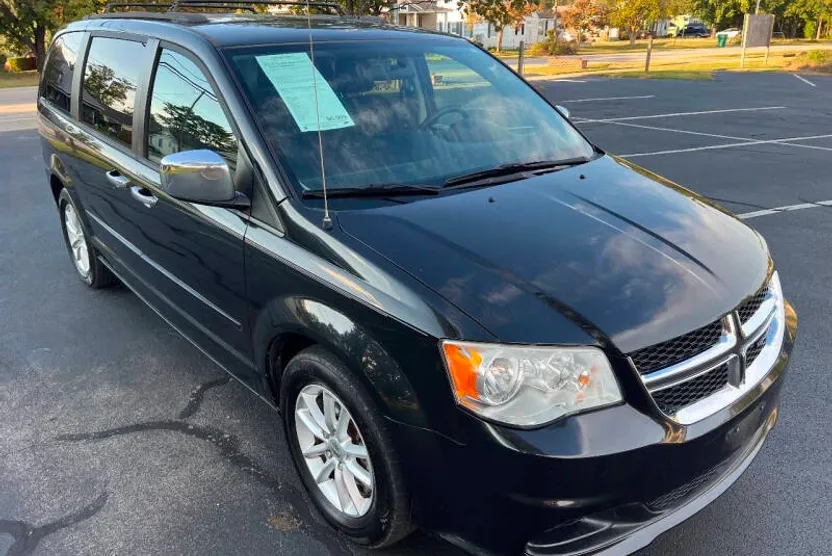 2015 Dodge Grand Caravan SXT photo 1