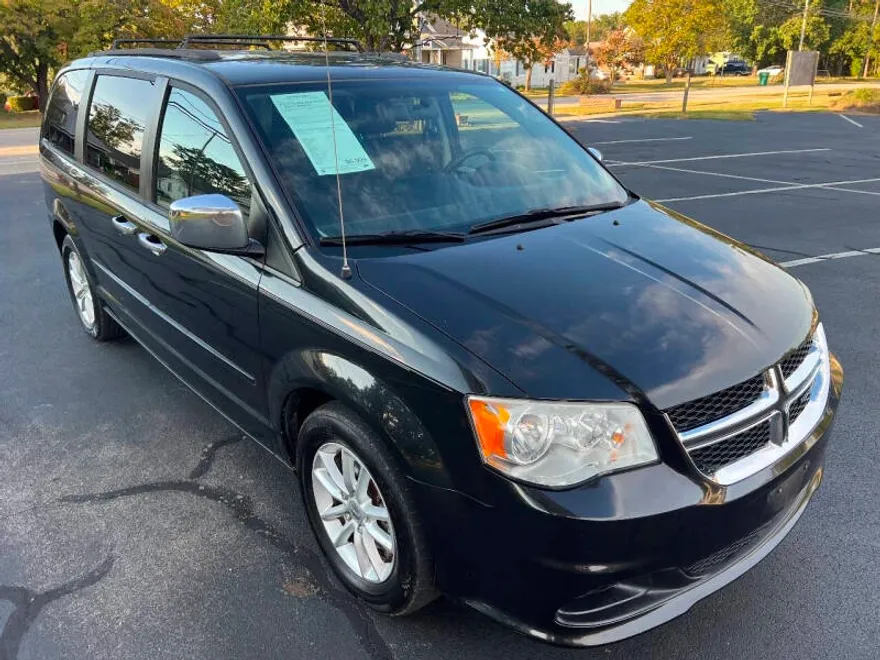 2015 Dodge Grand Caravan SXT photo 1