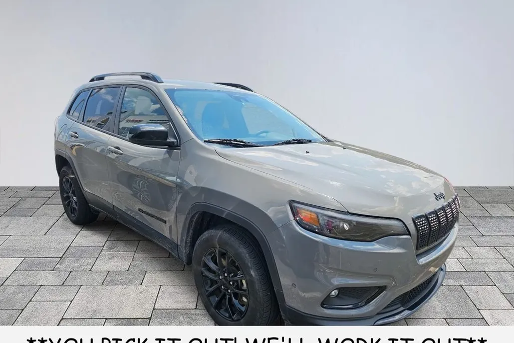 2023 Jeep Cherokee Altitude Lux photo 1