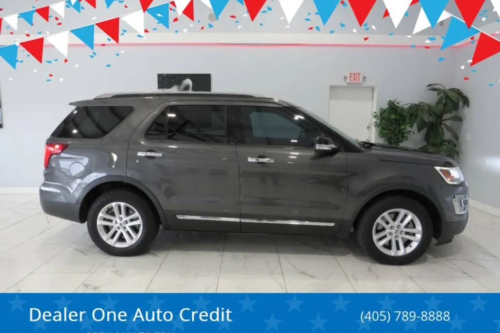 2017 Ford Explorer XLT photo 1