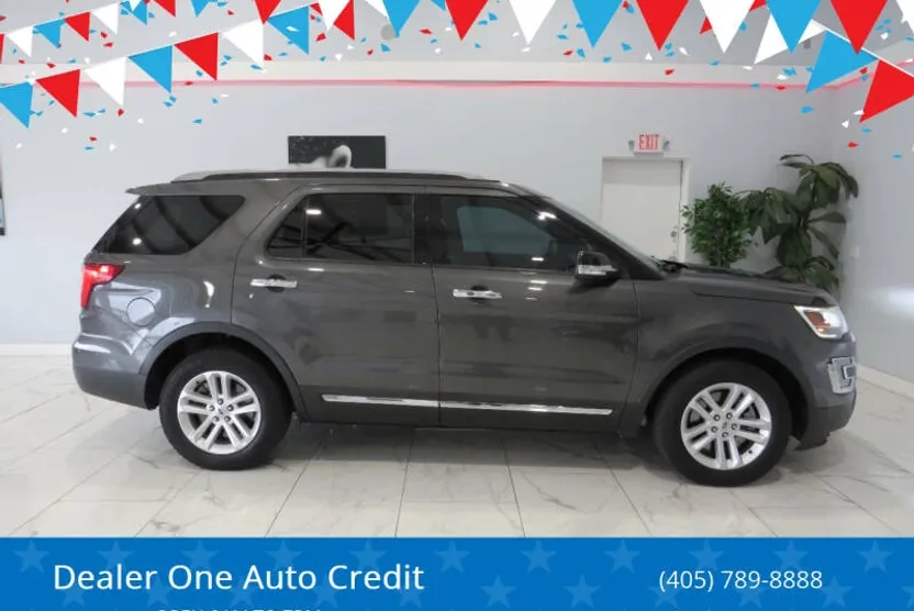 2017 Ford Explorer XLT photo 1